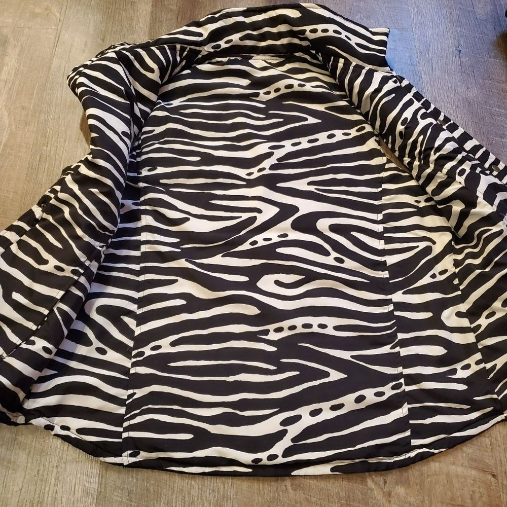 REVERSIBLE (NO BRAND) VEST BLACK/ZEBRA BUTTON UP SIZE MEDIUM - Picture 3 of 7